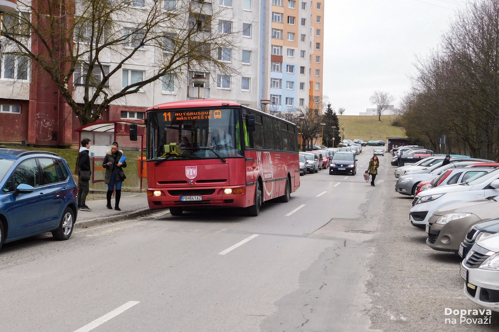 Ľudia MHD necestujú, tvrdí mesto. Považská Bystrica obmedzila verejnú dopravu